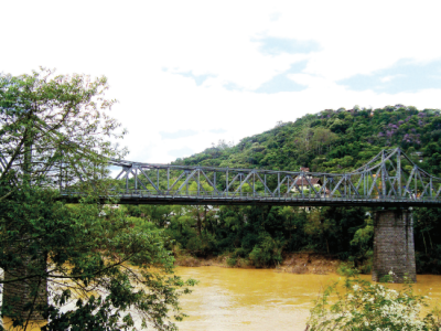 Itajaí-Açu e afluentes atravessam quase 50 cidades do estado